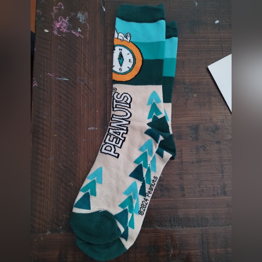 Snoopy peanuts adult crew socks size 6-13 new